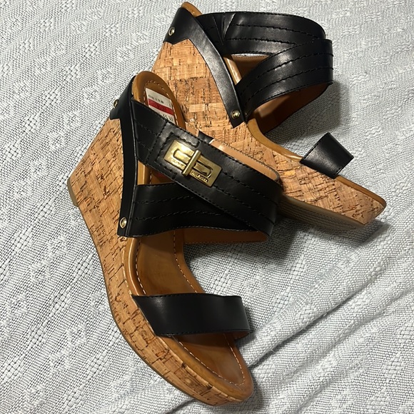 Tommy Hilfiger black Wedge Sandal - Picture 3 of 3